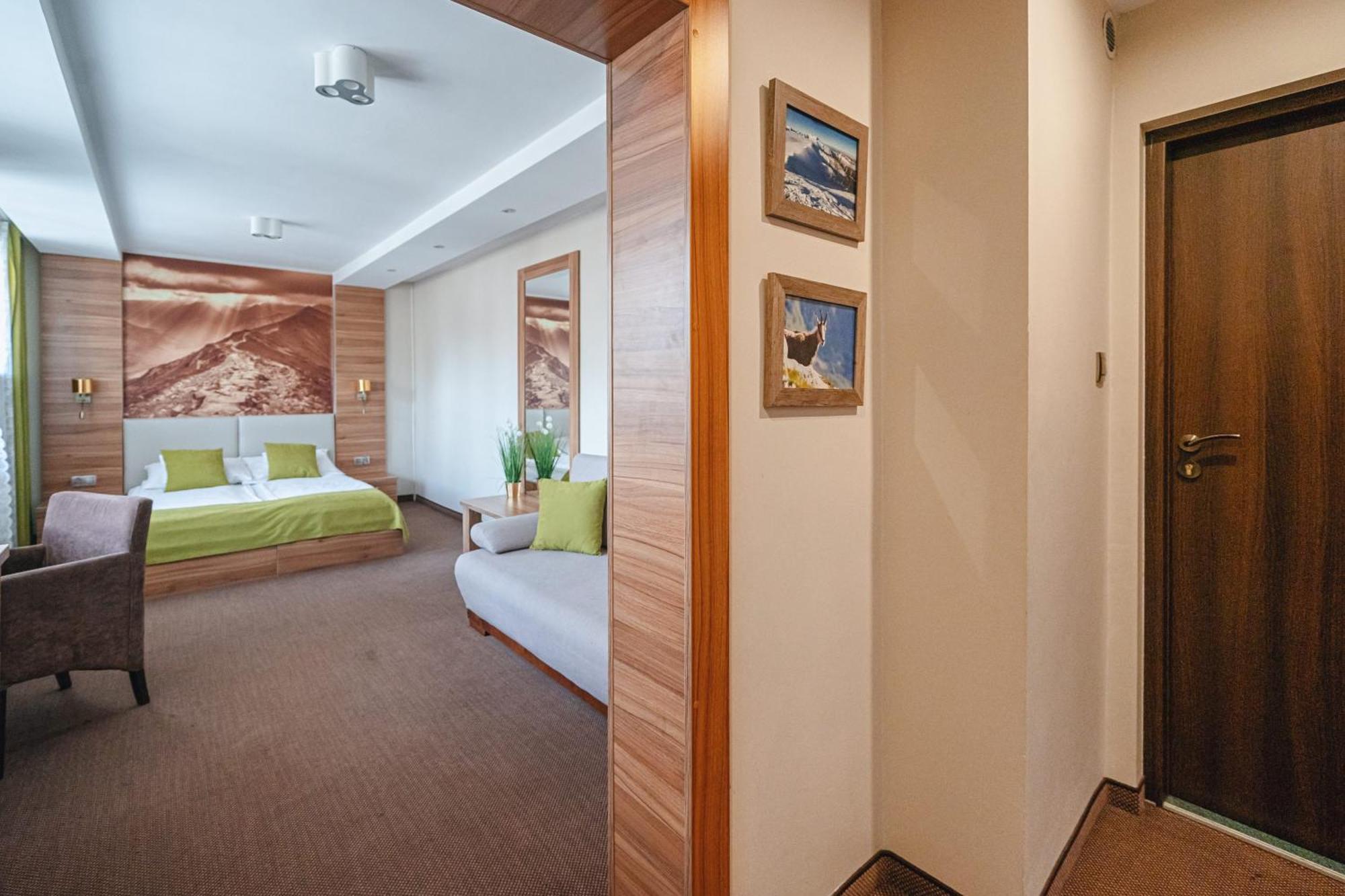 Deluxe Family Room
