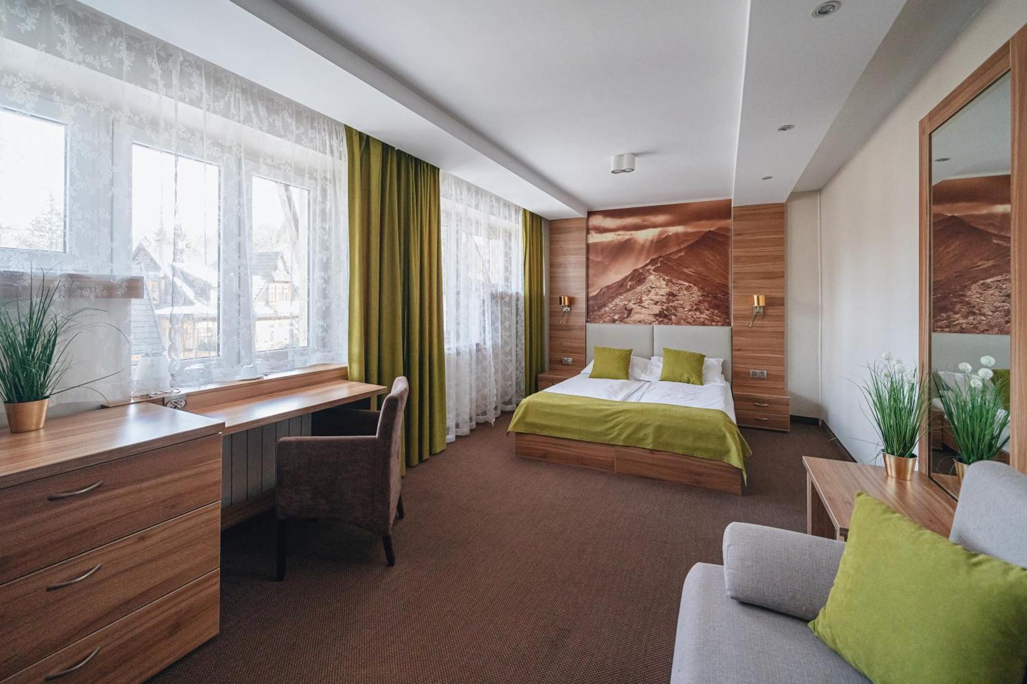 Deluxe Family Room